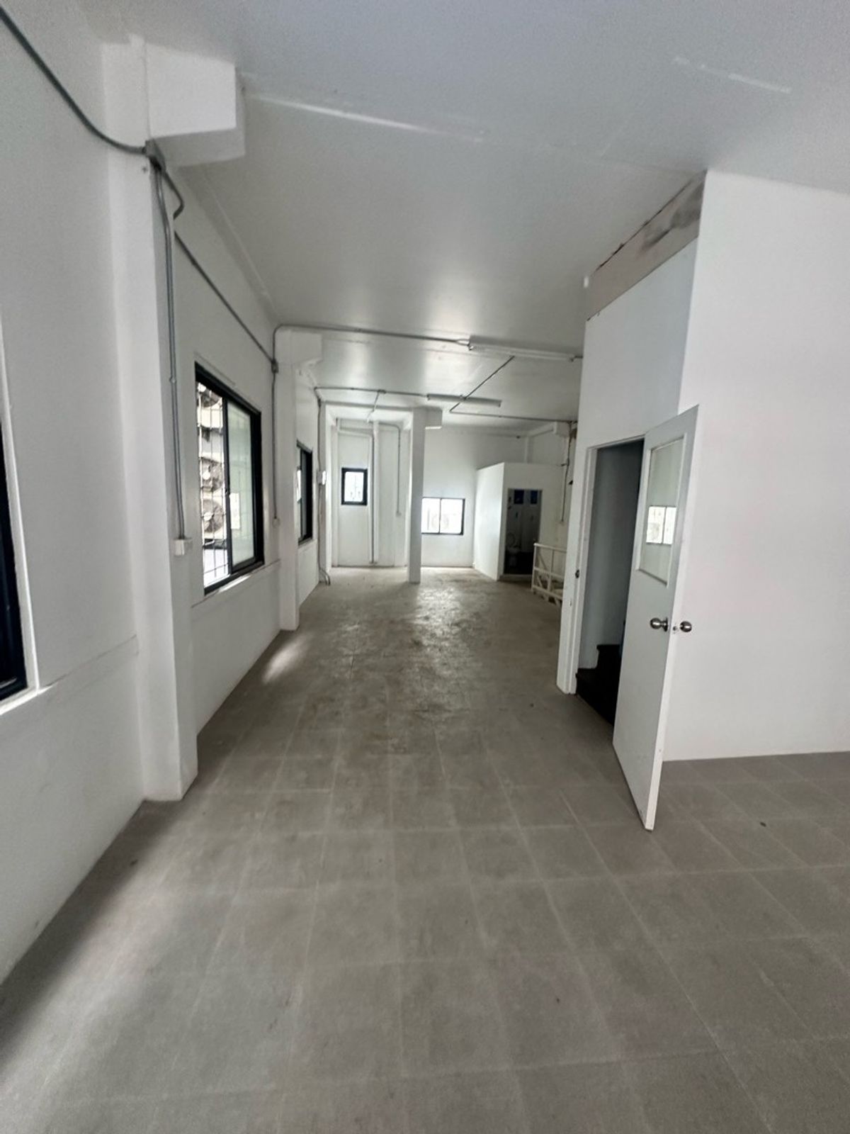 ให้เช่าอาคารพาณิชย์สีลม ศาลาแดง บางรัก : ให้เช่าอาคารพาณิชย์4ชั้น ทำเลทอง – ติดถนนพัฒน์พงศ์ ใกล้สีลม