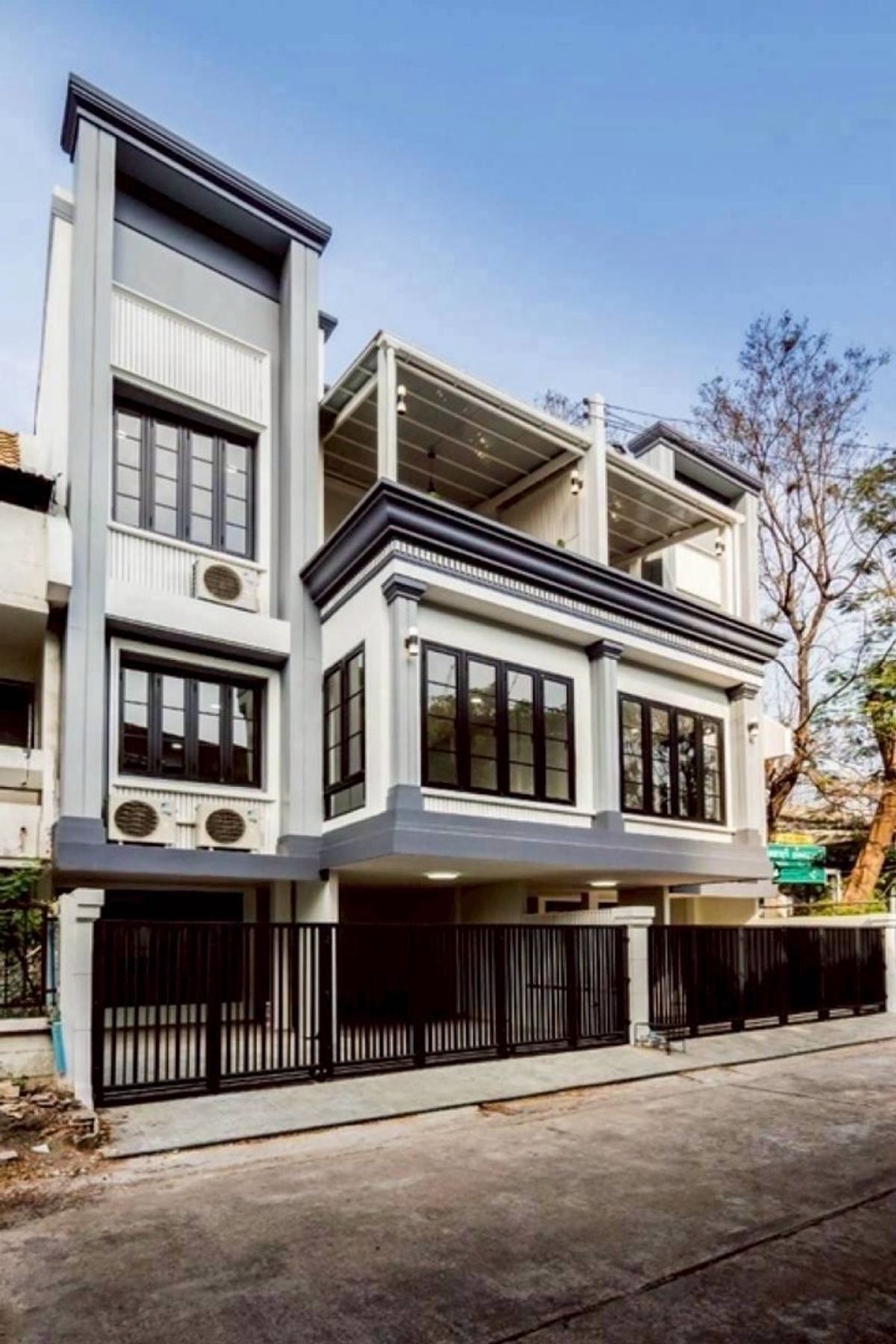 ให้เช่าทาวน์โฮมพัฒนาการ ศรีนครินทร์ : ให้เช่า Townhome ใหญ่ พัฒนาการ12 ,รีโนเวทใหม่ 🏛️🎻✨豪华联排别墅出租，Phatthanakan 12，全新装修
