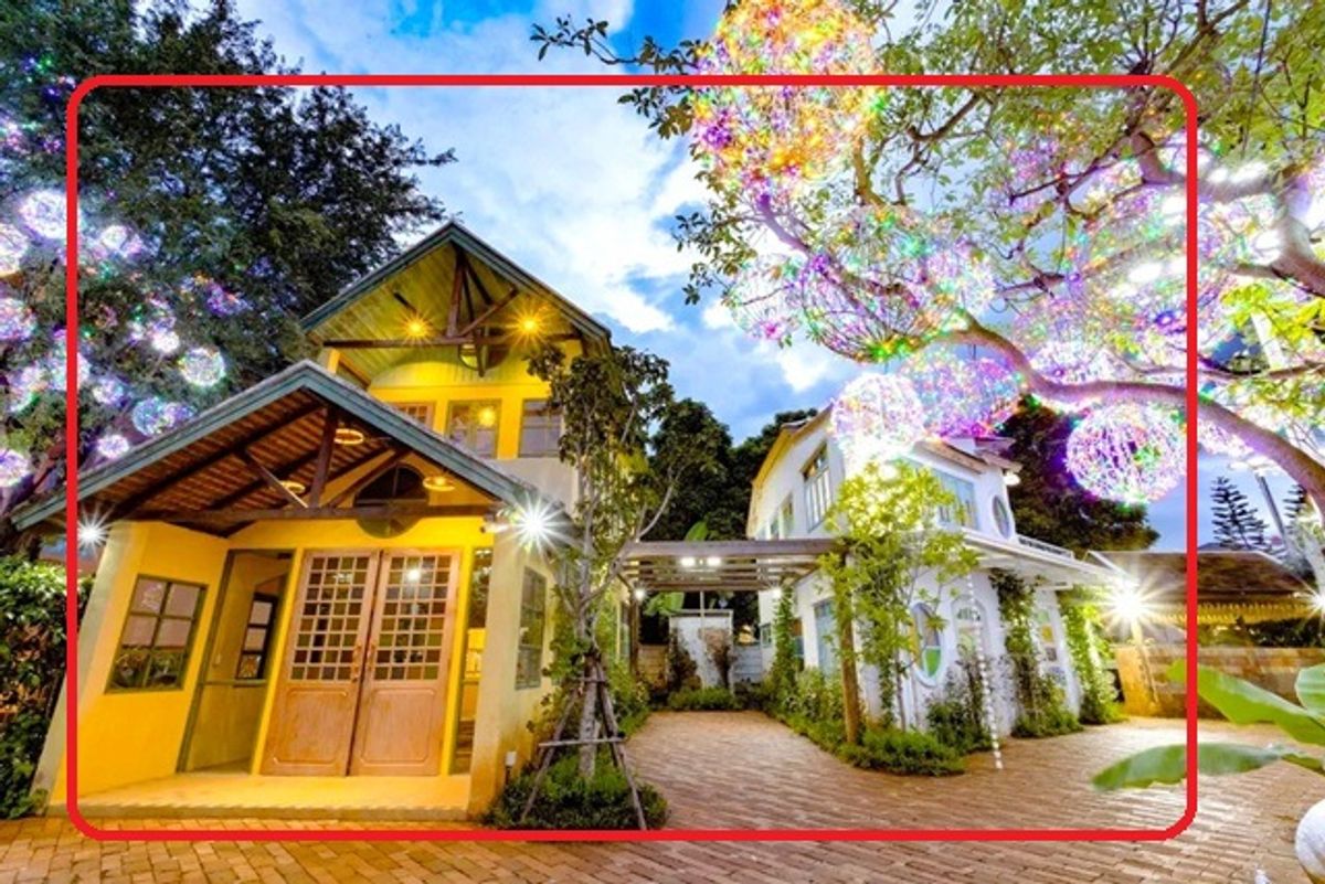 ให้เช่าบ้านเชียงใหม่ : โลตัส เชียงใหม่ รวมโชคมอลล์ 700 ม.ให้เช่าบ้านเดี่ยว 3 ชั้น 2หลัง สร้างใหม่ สไตล์อังกฤษย้อนยุคเก่า 3นอน 2 น้ำ ติดถนนใหญ่ สามารถทำการค้า