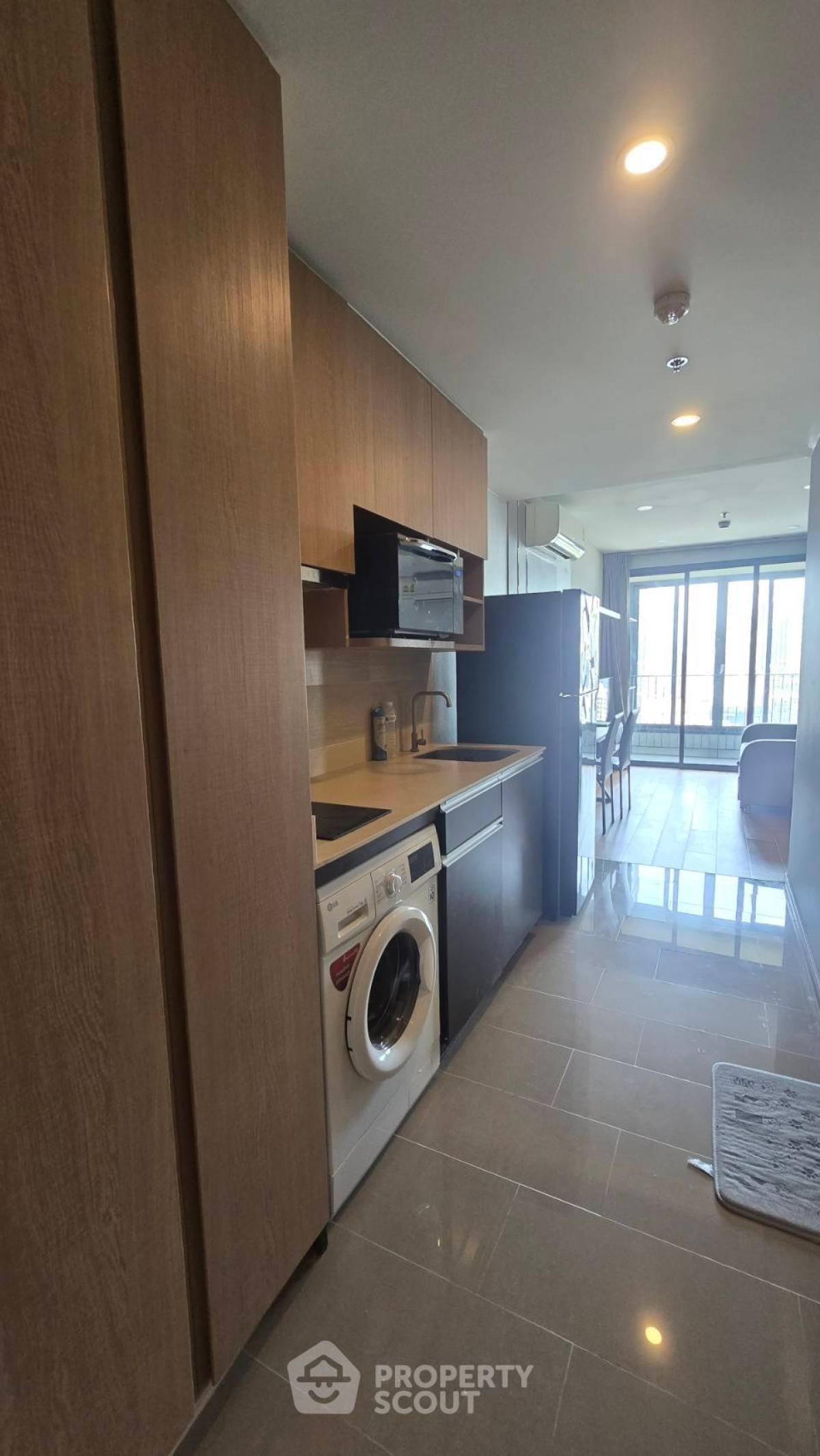For RentCondoRatchathewi,Phayathai : 1-BR Condo at Q Chid Lom - Phetchaburi near BTS Chit Lom