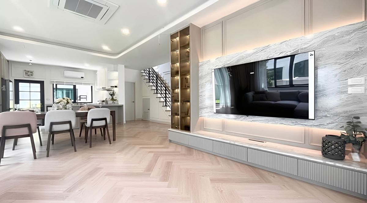 For RentHouseBangna, Bearing, Lasalle : Luxurious detached house for rent near Mega Bangna 🏡 Centro Bangna, There is a Large lawn