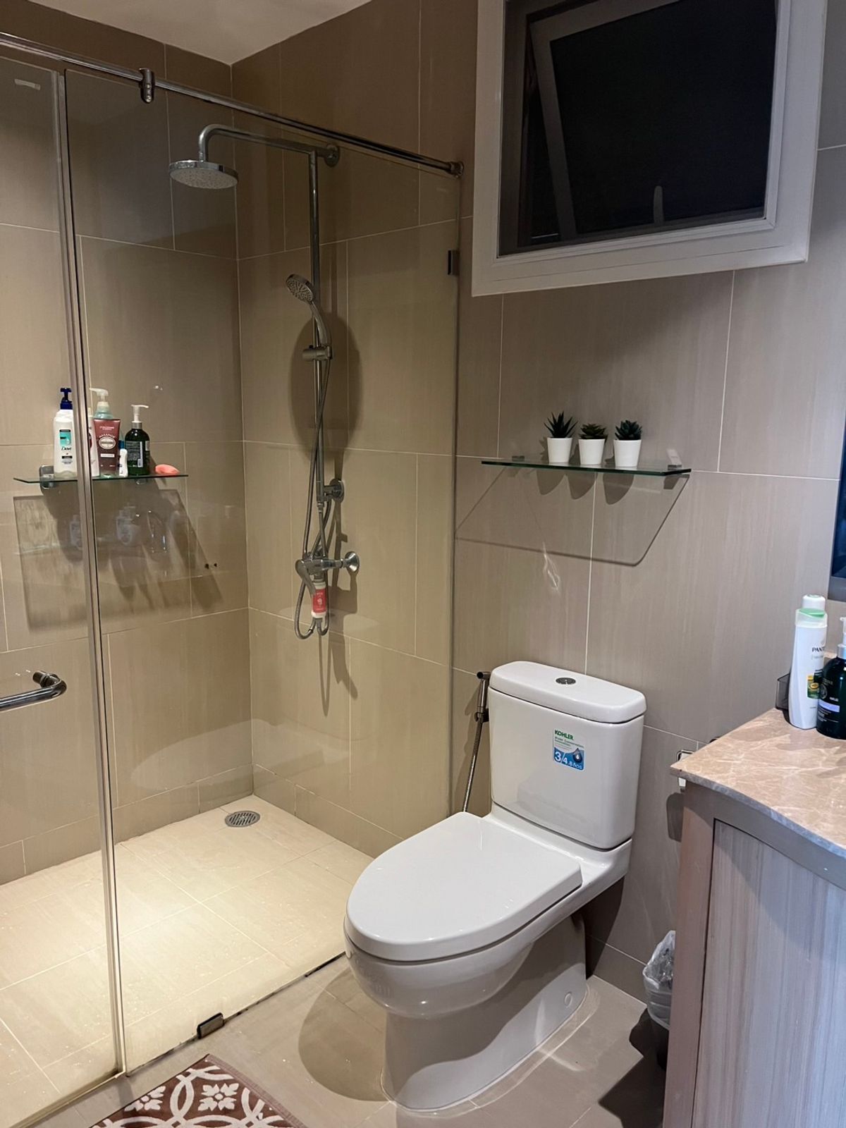 For SaleCondoSathorn, Narathiwat : The Empire Place / Beautiful room, high floor, open view, never rented / 3 bedrooms, 3 bathrooms, 130 sq m. Call 0937890899