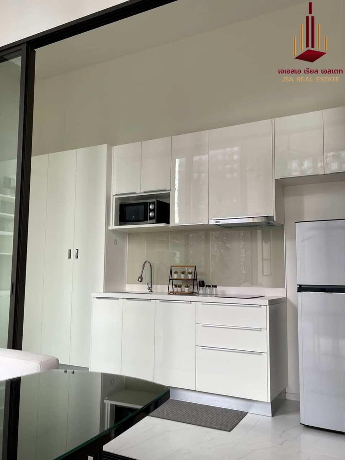 ให้เช่าคอนโดพระราม 9 เพชรบุรีตัดใหม่ RCA : ✨ For Rent: Chewathai Residence Asoke Condo ✨ 💰 Only 27,000 THB/month