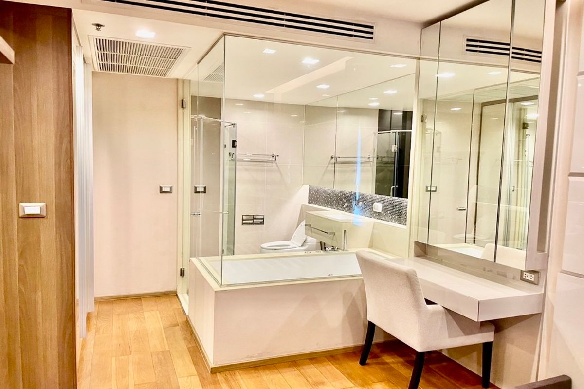 For SaleCondoSathorn, Narathiwat : 🔥 For Sale !! 🔥 Code C20240700061..........The Address Sathorn, 1 bedroom, 1 bathroom, high floor 34++, furnished, Special Deal!!📣📣