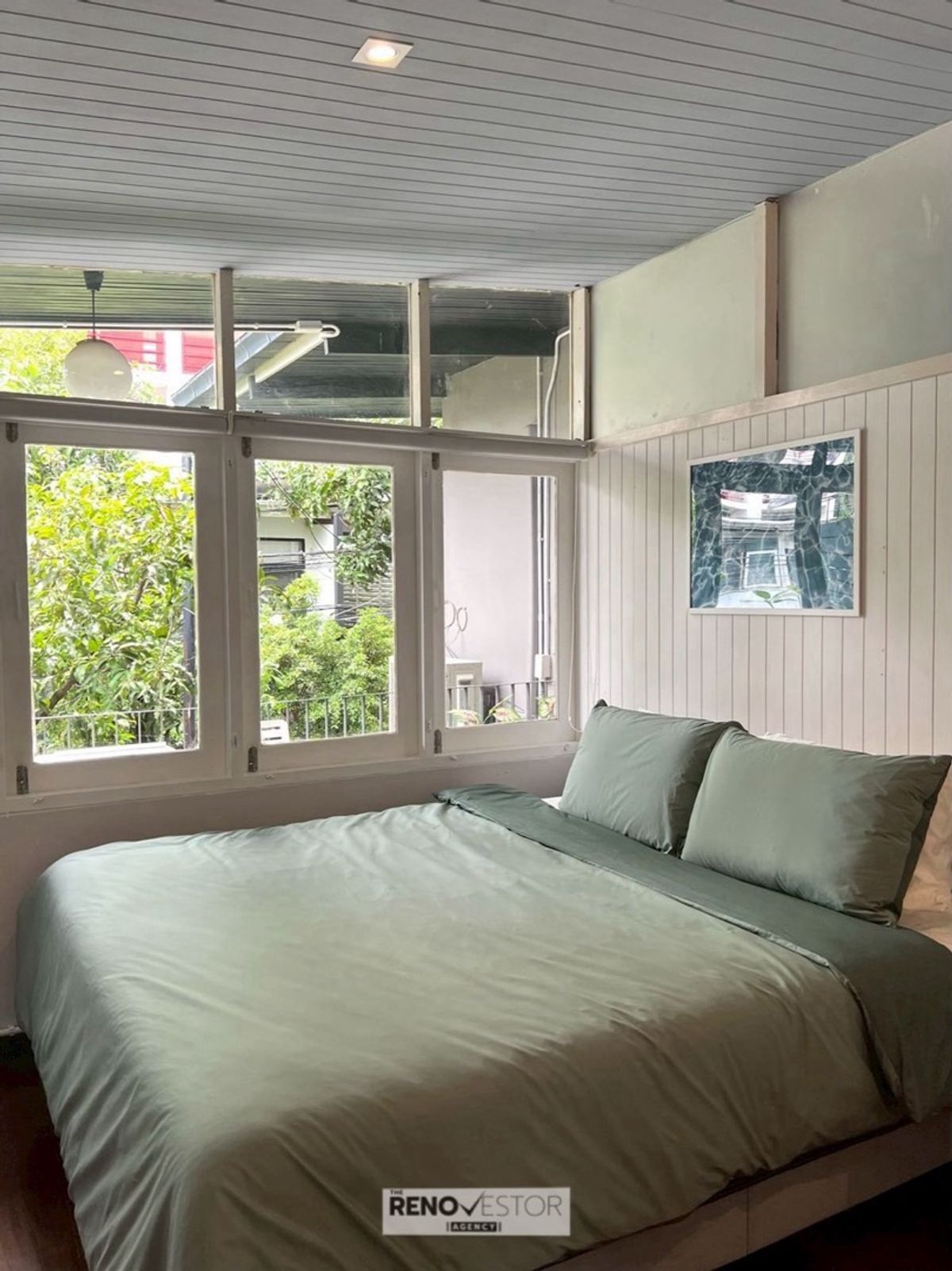 For RentHouseSukhumvit, Asoke, Thonglor : 📢👇 Stylish townhome in the heart of Ekkamai, just a short walk to BTS. Surrounded by popular restaurants & cafes, leading schools, and top lifestyle destinations.