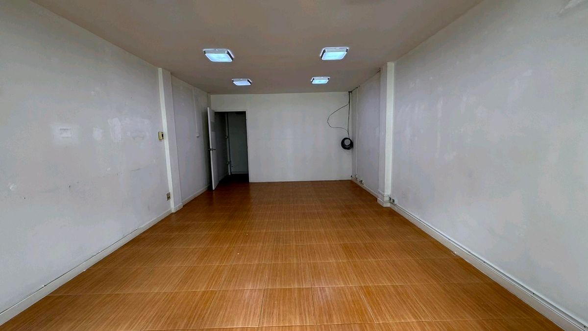 For SaleShop HouseSukhumvit, Asoke, Thonglor : Commercial Building for Sale – Ekkamai4 Floors | Fully Renovated | Land 17.2 sq.wah | THB 17 Million