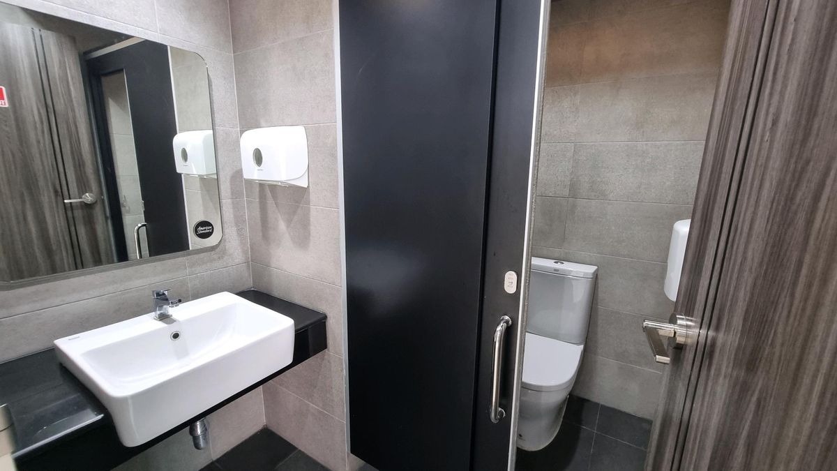 For RentOfficeSukhumvit, Asoke, Thonglor : Office 87 square meters for rent Thonglor is ready to use. There is a bathroom.