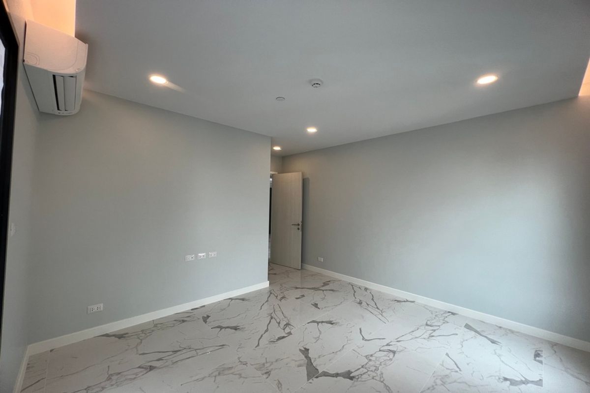 For SaleCondoWongwianyai, Charoennakor : 🔥 For Sale !!🔥 Code C20221206498..........Supalai Premier Charoen Nakhon, 2 bedroom, 2 bathroom, high floor 21++, Parlty Furnished, Special Deal!!📣📣