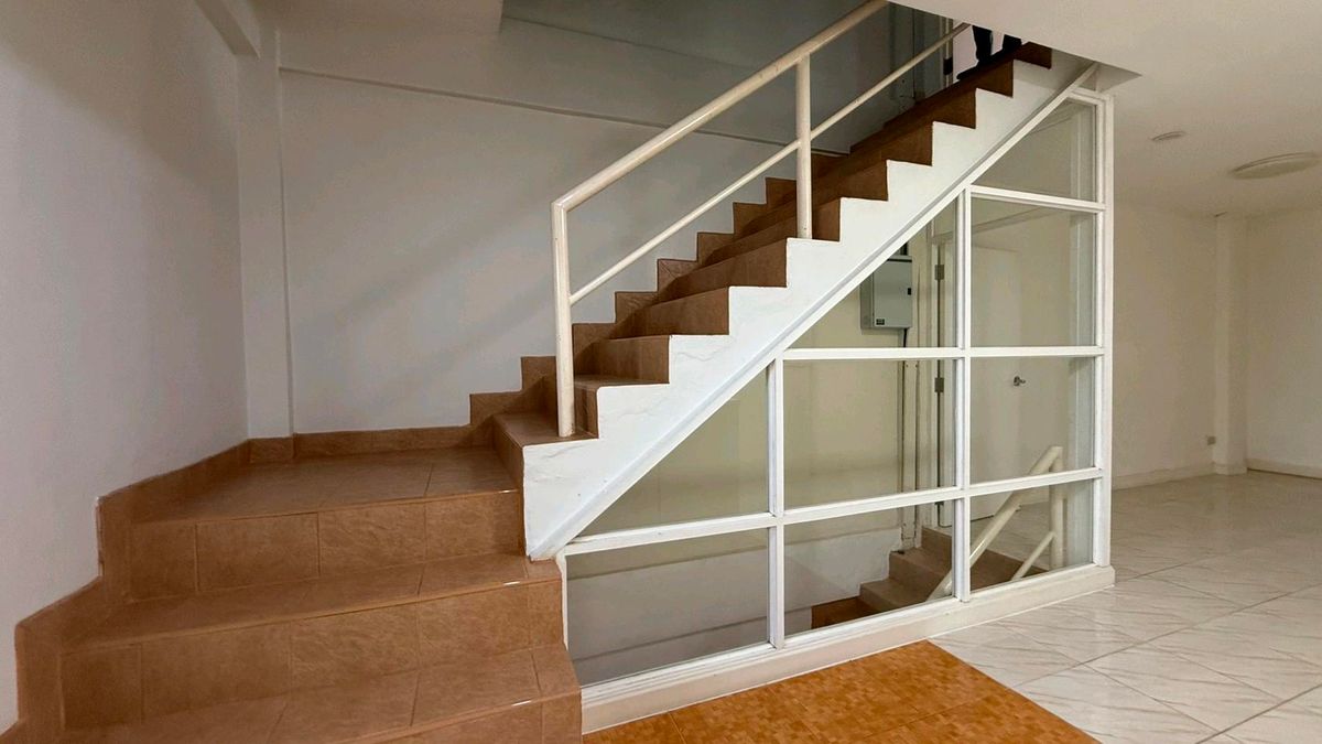 For SaleShop HouseSukhumvit, Asoke, Thonglor : Commercial Building for Sale – Ekkamai4 Floors | Fully Renovated | Land 17.2 sq.wah | THB 17 Million