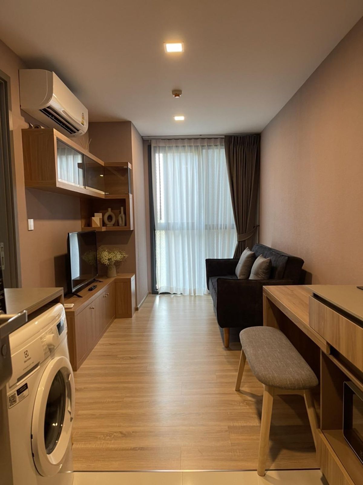 ให้เช่าคอนโดสุขุมวิท อโศก ทองหล่อ : (for rent) Taka Haus คอนโด Low Rise 8 ชั้น ใกล้รถไฟฟ้า BTS เอกมัย