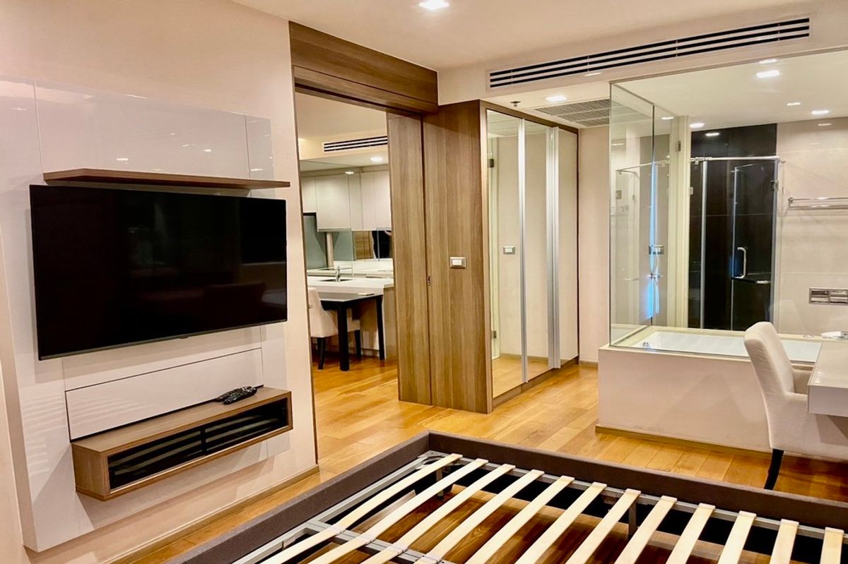 For SaleCondoSathorn, Narathiwat : 🔥 For Sale !! 🔥 Code C20240700061..........The Address Sathorn, 1 bedroom, 1 bathroom, high floor 34++, furnished, Special Deal!!📣📣