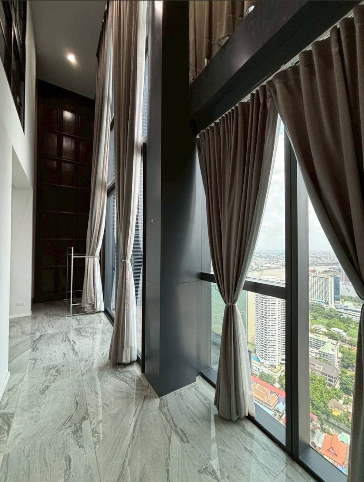 ขายคอนโดพระราม 3 สาธุประดิษฐ์ : ขายห้อง Duplex 2 ชั้น ห้องเปล่า ว่างพร้อมอยู่