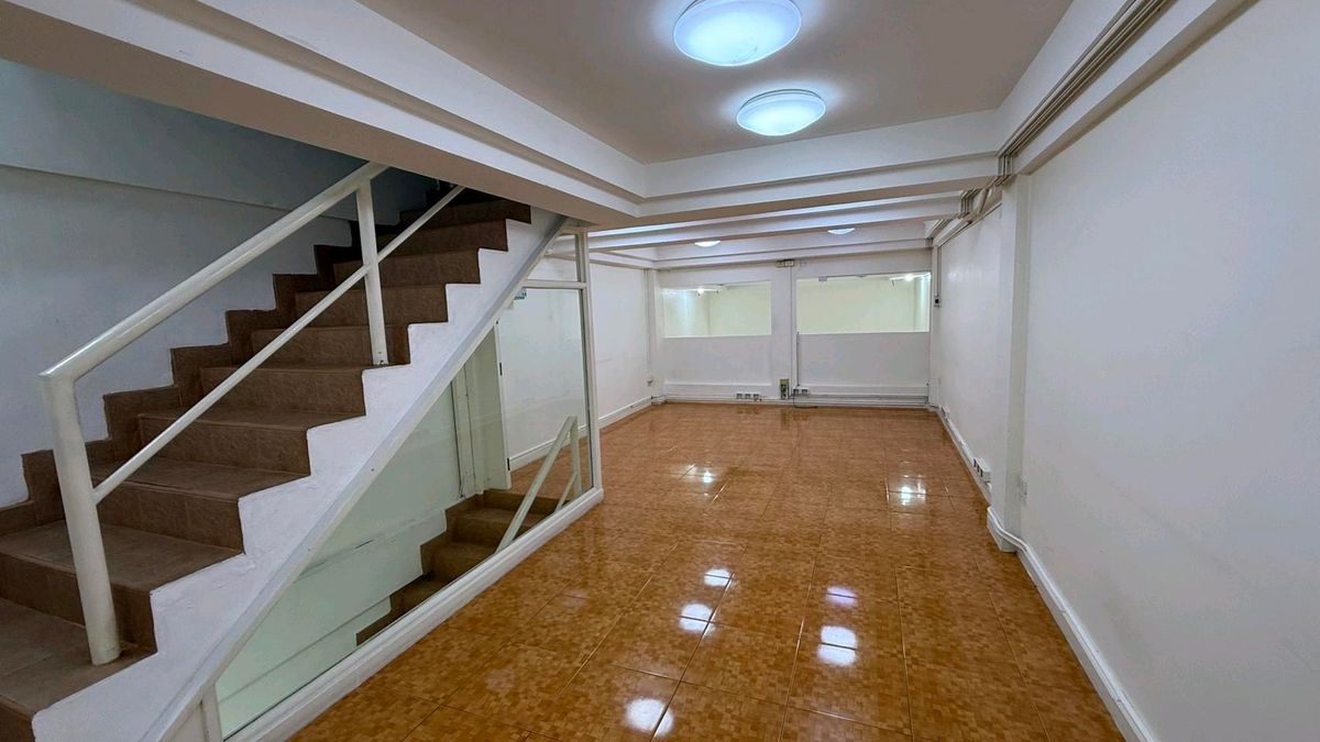 For SaleShop HouseSukhumvit, Asoke, Thonglor : Commercial Building for Sale – Ekkamai4 Floors | Fully Renovated | Land 17.2 sq.wah | THB 17 Million