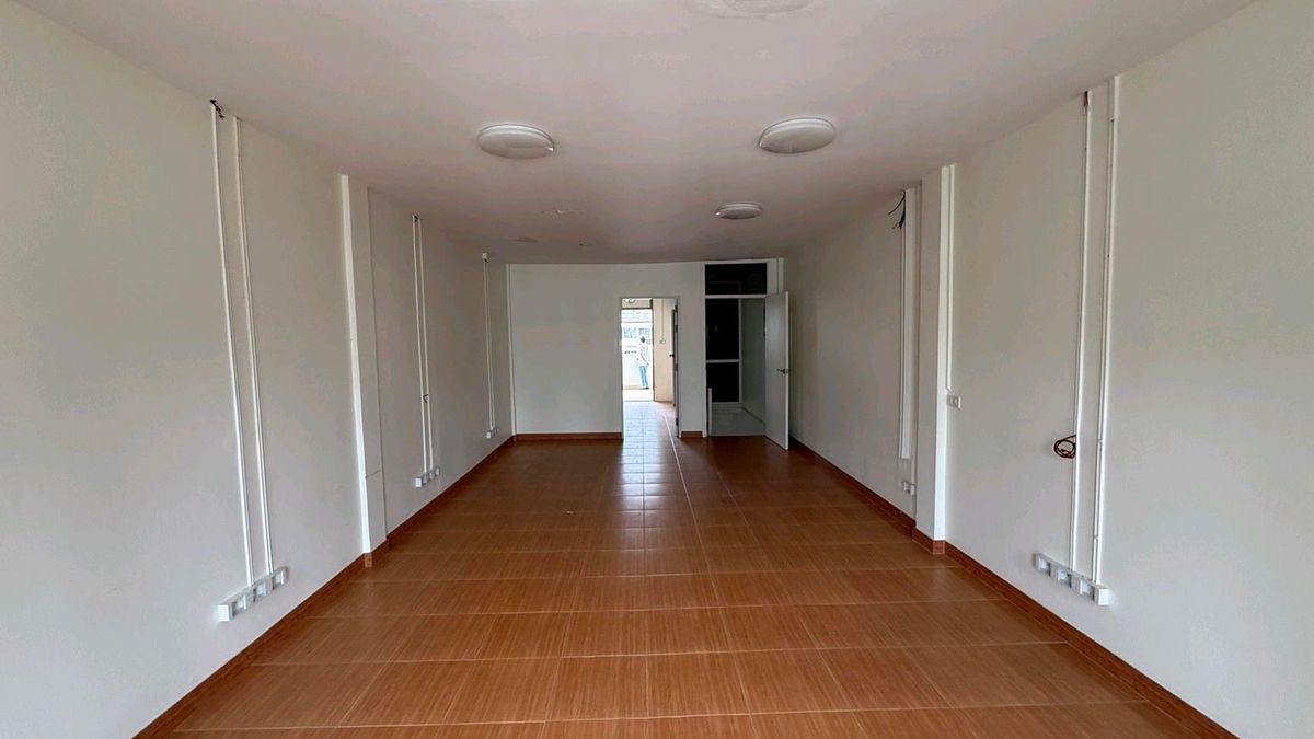 For SaleShop HouseSukhumvit, Asoke, Thonglor : Commercial Building for Sale – Ekkamai4 Floors | Fully Renovated | Land 17.2 sq.wah | THB 17 Million