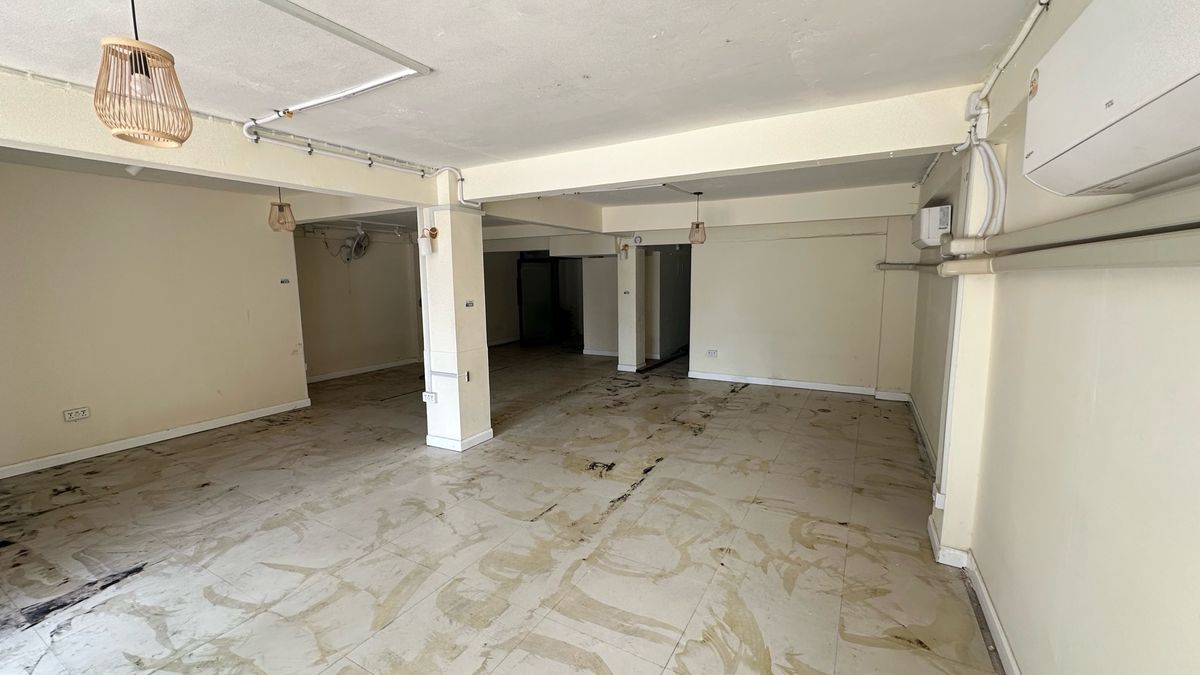 ให้เช่าร้านค้า/ตลาดนัดสุขุมวิท อโศก ทองหล่อ : 🏢 ให้เช่าพื้นที่ 2 ชั้น ทำเลเอกมัย พื้นที่ใช้สอยรวม: 216 ตร.ม.เหมาะสำหรับทำ ร้านเสริมสวย | ร้านอาหาร | คลินิก | สปา