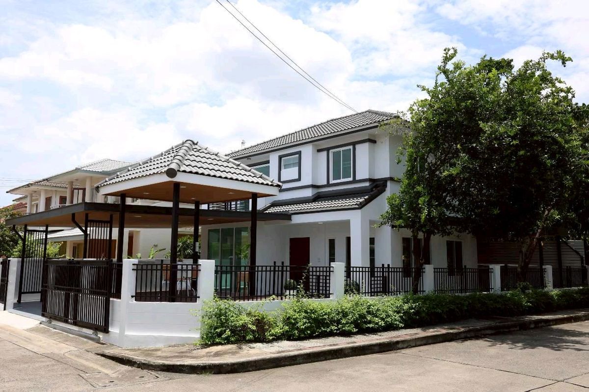 For SaleHouseNawamin, Ramindra : 2 storey detached house, Neblo home village behind the Sukhaphiban 5 corner near the Chatu Choti Expressway Sarasas Wittayai School, Nawamin Benjamarachalai School, Big C Sai Mai Makro Lotus Renovate is ready. Modern style