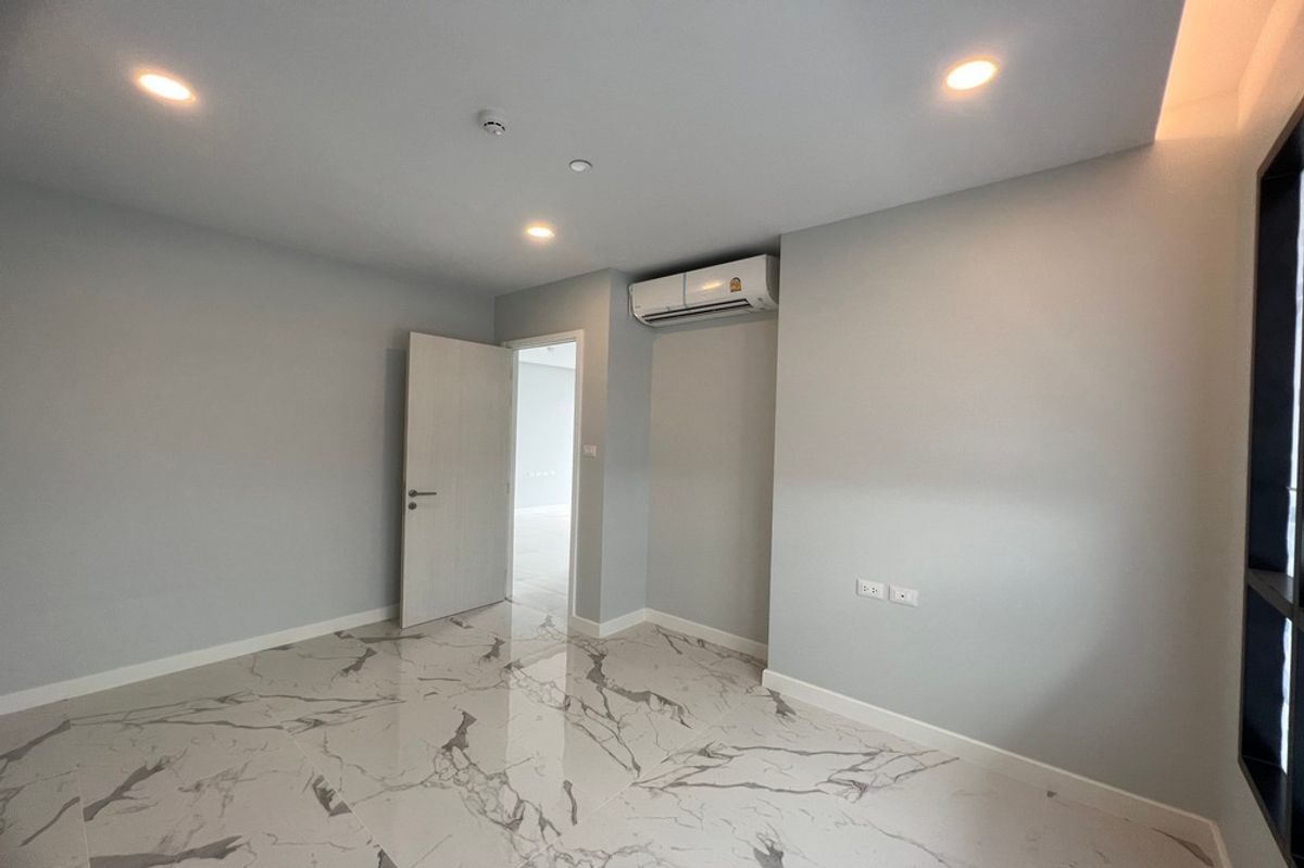 For SaleCondoWongwianyai, Charoennakor : 🔥 For Sale !!🔥 Code C20221206498..........Supalai Premier Charoen Nakhon, 2 bedroom, 2 bathroom, high floor 21++, Parlty Furnished, Special Deal!!📣📣