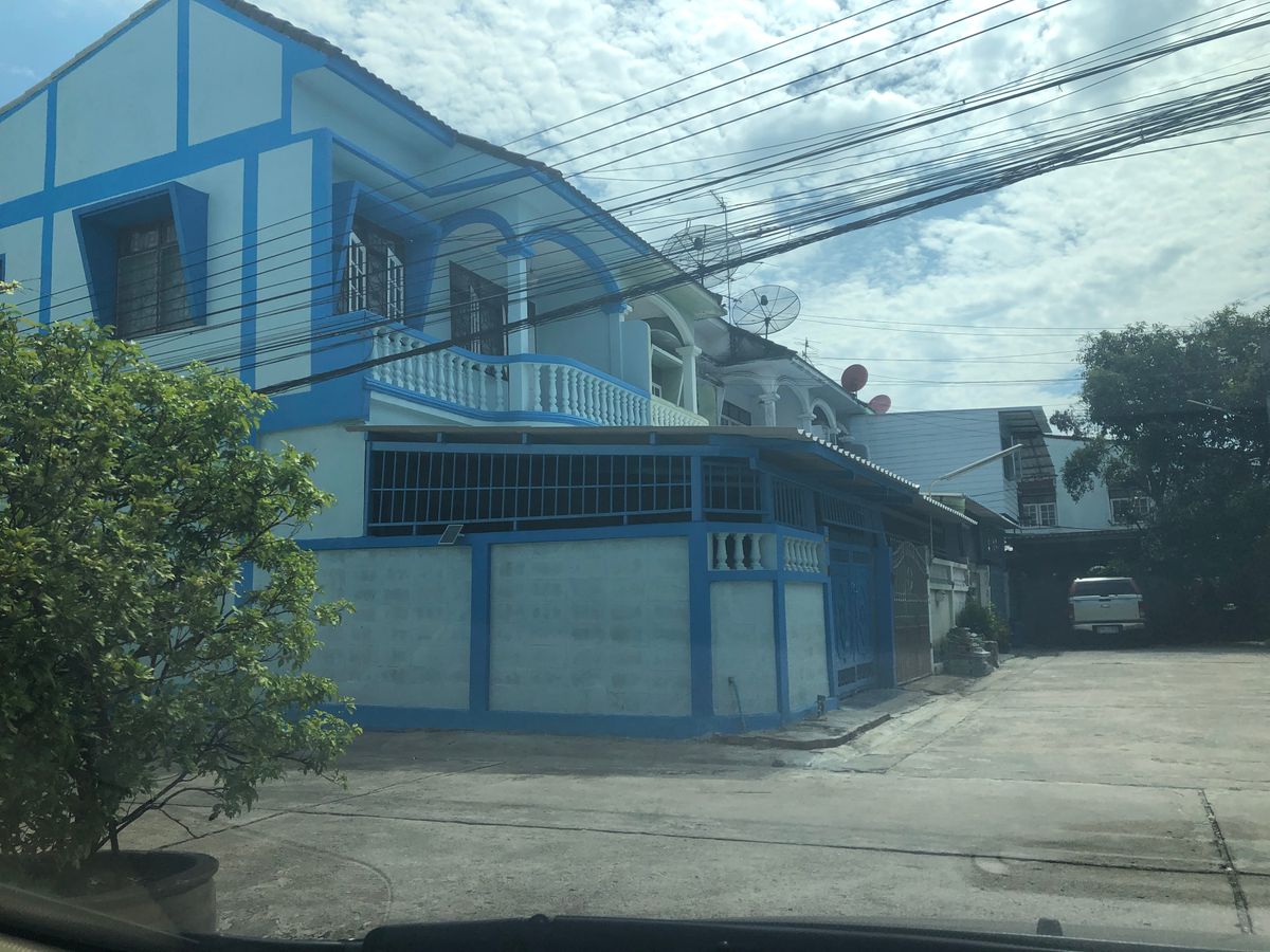 ให้เช่าทาวน์โฮมบางแค เพชรเกษม : ให้เช่าทาวน์เฮ้าส์ใกล้ The Mall บางแค และ MRT หลักสอง 8,000 บาท / เดือน