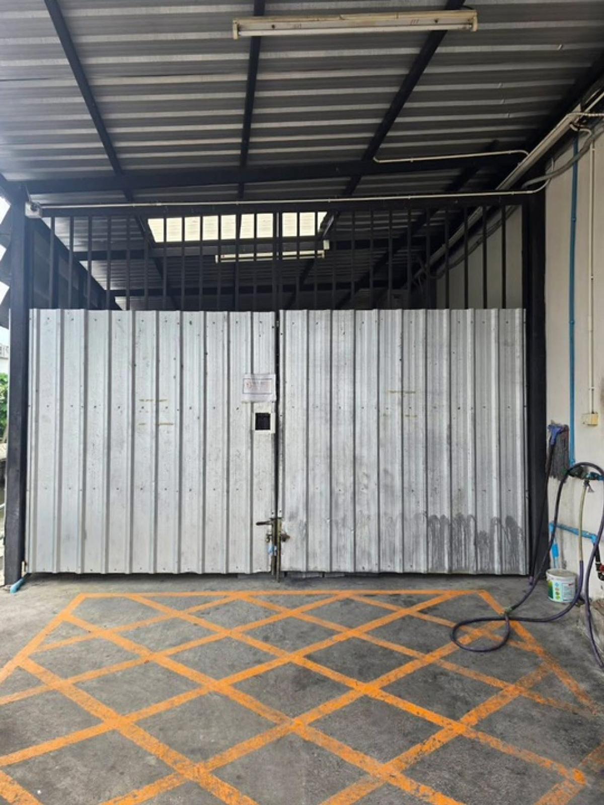 For RentWarehouseLadprao, Central Ladprao : Rent a warehouse in Lat Phrao 490 sqm. Near MRT Lat Phrao