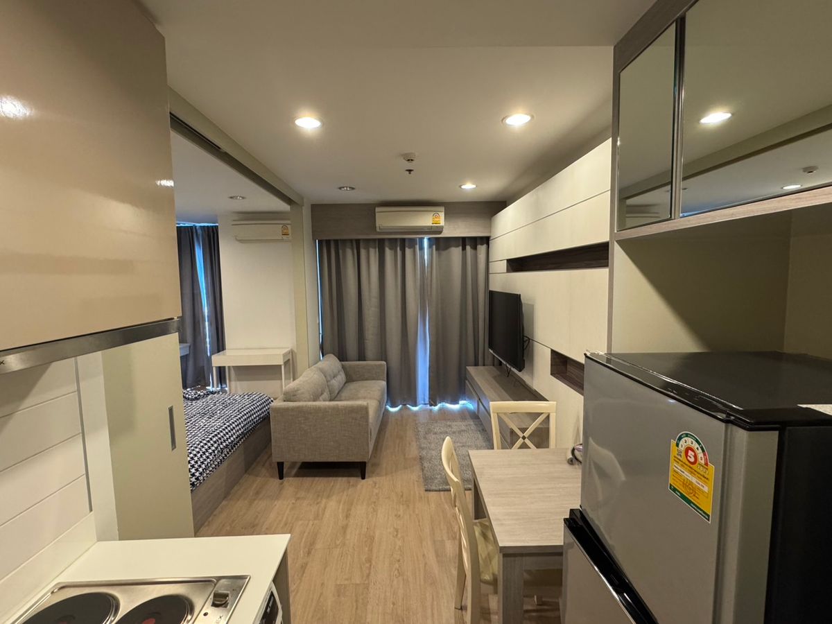 ให้เช่าคอนโดราชเทวี พญาไท : 🔥Discover a contemporary urban sanctuary with this exquisite 1-bedroom, 1-bathroom condo at the prestigious Ideo Q Ratchathewi. Located in a prime spot, this unit offers the ultimate in modern living and convenience.