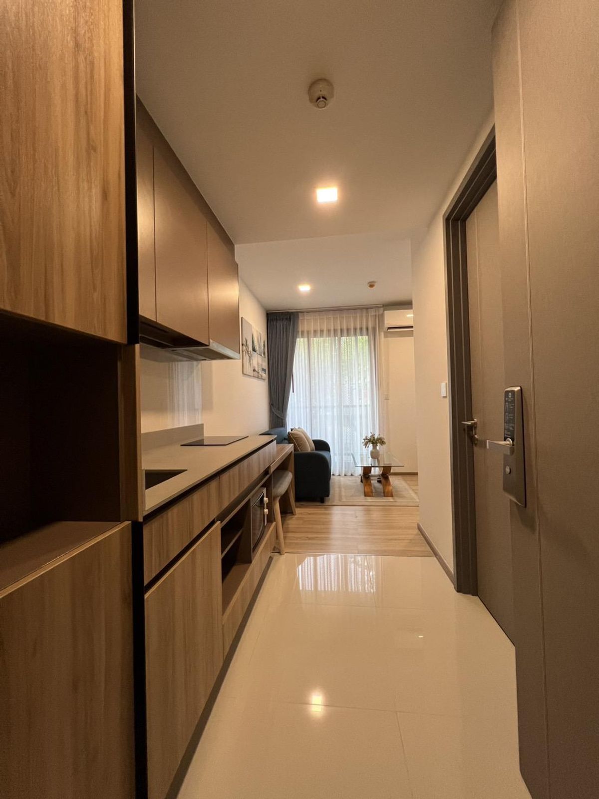ให้เช่าคอนโดสุขุมวิท อโศก ทองหล่อ : (for rent) Taka Haus คอนโด Low Rise 8 ชั้น ใกล้รถไฟฟ้า BTS เอกมัย