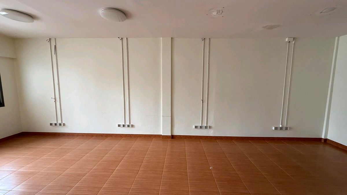 For SaleShop HouseSukhumvit, Asoke, Thonglor : Commercial Building for Sale – Ekkamai4 Floors | Fully Renovated | Land 17.2 sq.wah | THB 17 Million