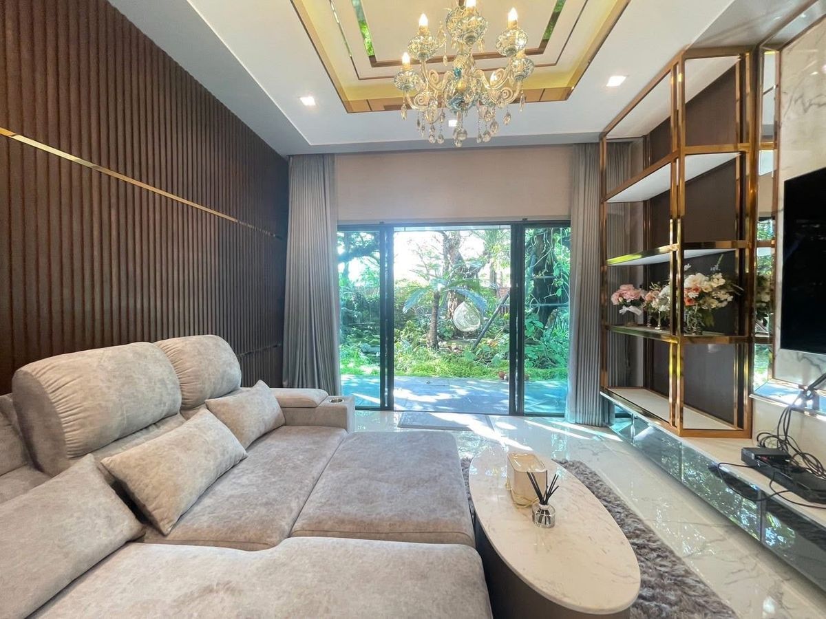 ขายบ้านพระราม 5 ราชพฤกษ์ บางกรวย : ❖ LUXURY CLASS ❖ บ้านเดี่ยว 3 ชั้น 5 ห้องนอน 6 ห้องน้ำ 3 ที่จอดรถ | ขนาดที่ดิน 170.00 ตร.ว. พื้นที่ใช้สอย 725.00 ตร.ม. | ใกล้ BTS สายสีแดงอ่อน (บางซื่อ-ตลิ่งชัน)