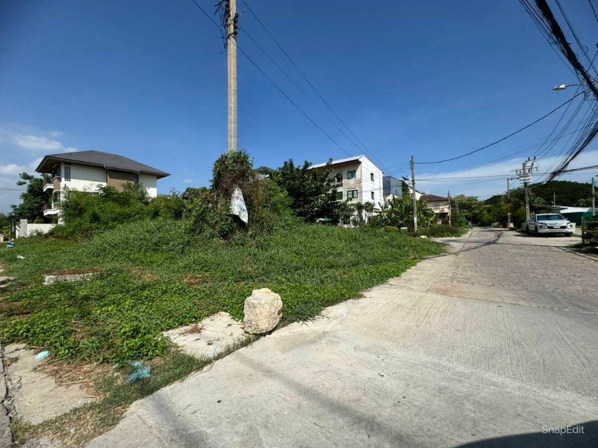 ขายที่ดินพัฒนาการ ศรีนครินทร์ : ขายถูกที่ดิน ซ.พัฒนาการ 69 แยก 2 แปลงมุมติดถนน 3 ด้าน *ราคาต่อรองได้ (N.601)