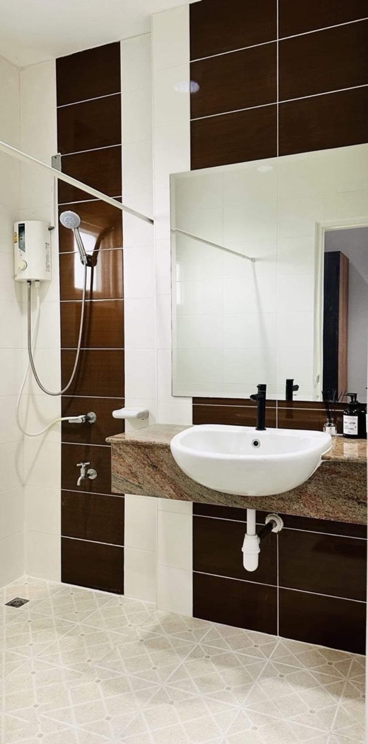 บ้านปทุมธานี รังสิต ธรรมศาสตร์ : 📢👇ขายพร้อมผู้เช่า ถึง มีนาคม 69 บ้านในสนามกอล์ฟธัญญะ ใกล้ทางขึ้น-ลงทางด่วน และถนนลำลูกกา ❌ไม่อนุญาตให้เลี้ยงสัตว์ กรณีเช่า