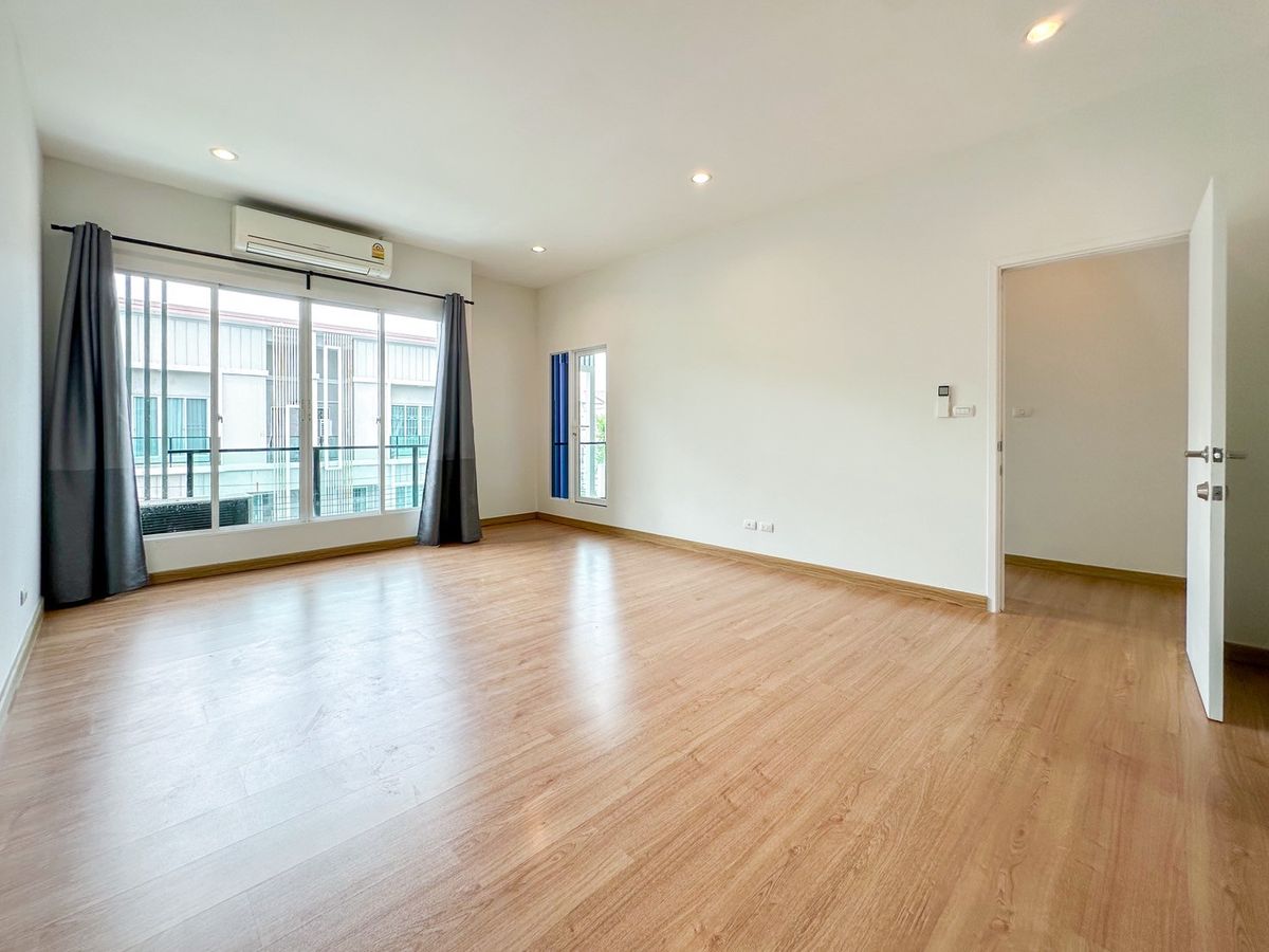 For SaleTownhomePattanakan, Srinakarin : 🏡✨ Patio Phatthanakan 38 Renovate! Beautiful built -in kitchen! There are all air conditioners! ✨🏡