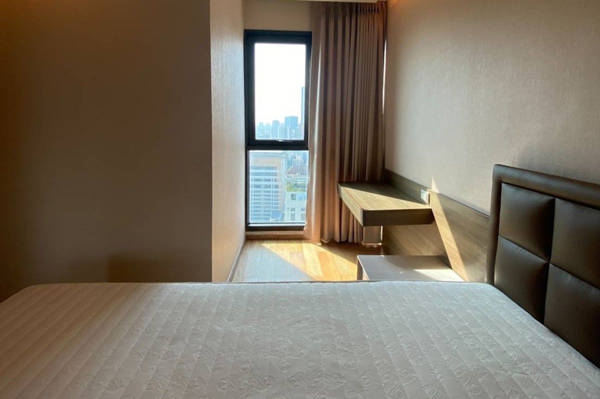 For SaleCondoSathorn, Narathiwat : 🔥 Sale with tenant !!🔥 Code C20221201412..........The Address Sathorn, 2 bedroom, 2 bathroom, high floor 30++, furnished, Special Deal!!📣📣