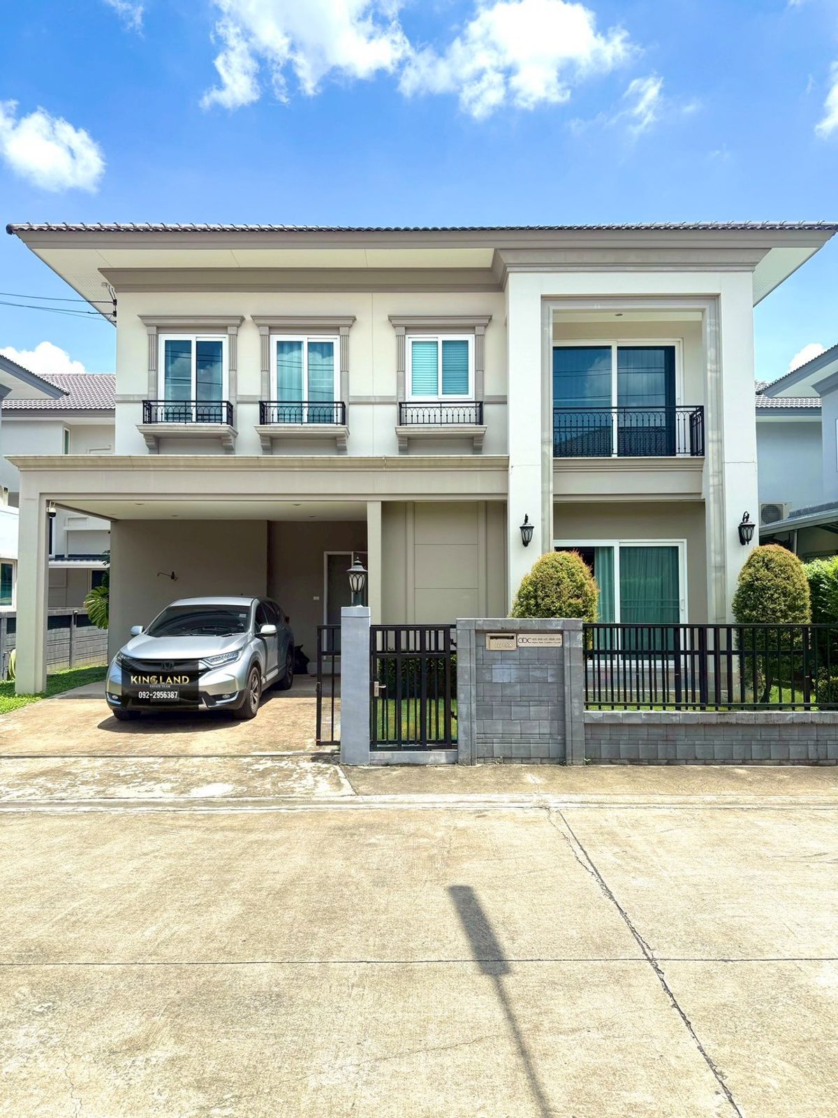 ให้เช่าบ้านปทุมธานี รังสิต ธรรมศาสตร์ : 🏡✨ ขายและให้เช่า บ้านเดี่ยวสุดหรู หมู่บ้านแกรนดิโอ้ วิภาวดี-รังสิต 🔥ขาย 9.9 ล้านบาท🔥เช่า 80,000 บาท/เดือน    เนื้อที่ 55 ตร.ว. | พื้นที่ใช้สอย 167 ตร.ม. 🛏️ 4 ห้องนอน | 3 ห้องน้ำ |  2 ที่จอดรถ