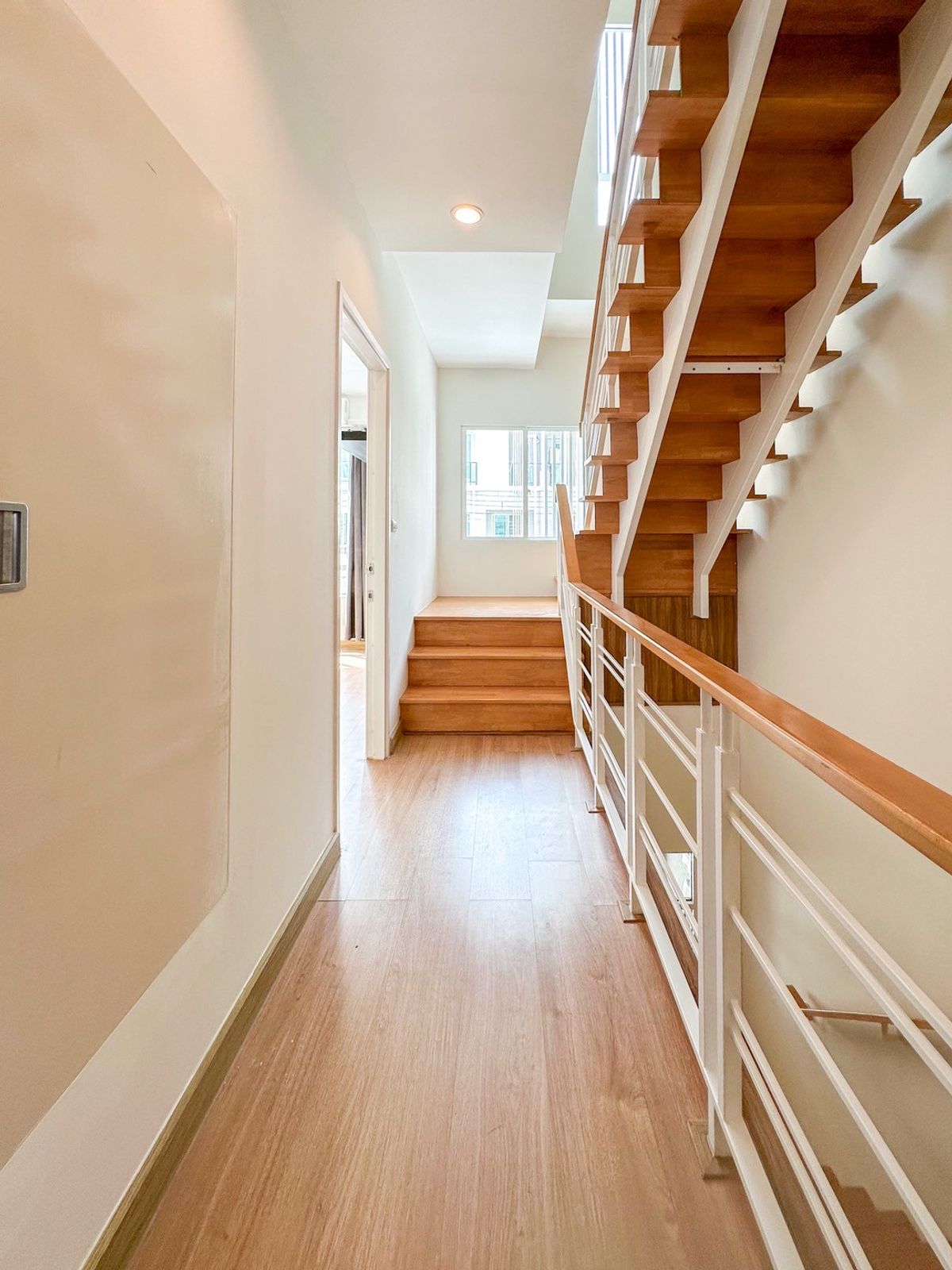 For SaleTownhomePattanakan, Srinakarin : 🏡✨ Patio Phatthanakan 38 Renovate! Beautiful built -in kitchen! There are all air conditioners! ✨🏡