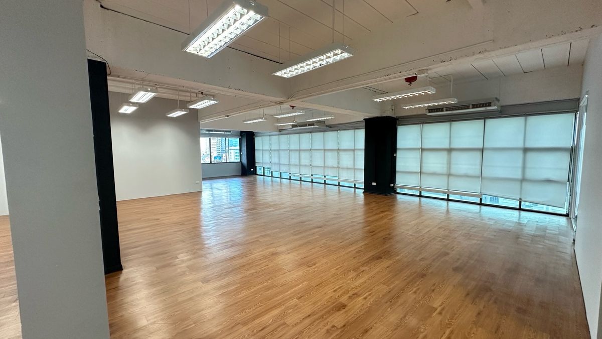 ให้เช่าสำนักงานสุขุมวิท อโศก ทองหล่อ : 🏢 ให้เช่าออฟฟิศ พื้นที่ 320 ตร.ม. ทำเลทองหล่อ