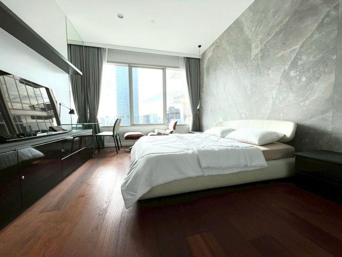 ให้เช่าคอนโดวิทยุ ชิดลม หลังสวน : LTHC13046 – Condo for Rent (คอนโดให้เช่า) at 185 Rajadamri (185 ราชดำริ) Size 69.52 sqm. 1 Bed 1 Bath Near BTS Rajadamri / MRT Silom ONLY 60K/Month