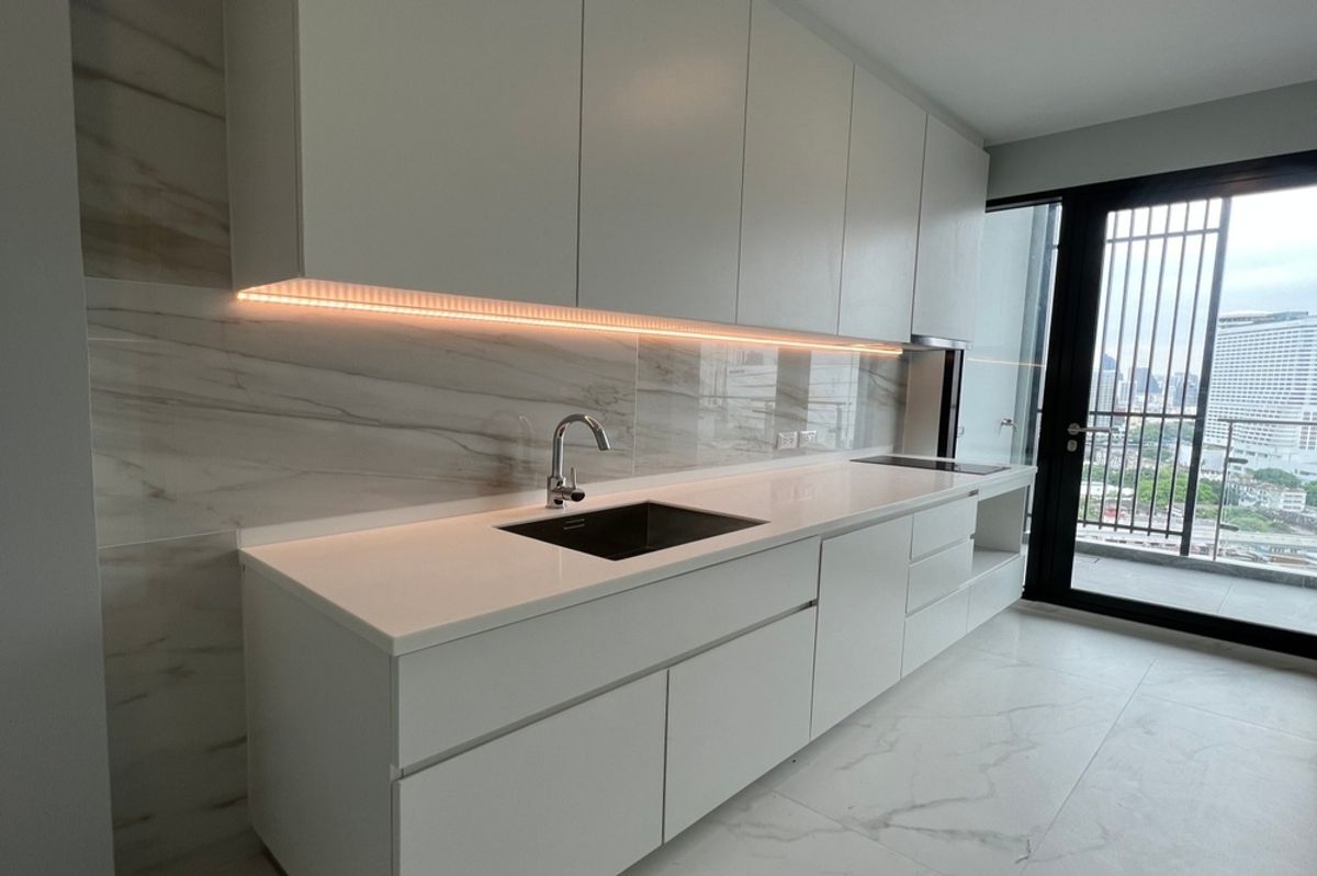 For SaleCondoWongwianyai, Charoennakor : 🔥 For Sale !!🔥 Code C20221206498..........Supalai Premier Charoen Nakhon, 2 bedroom, 2 bathroom, high floor 21++, Parlty Furnished, Special Deal!!📣📣