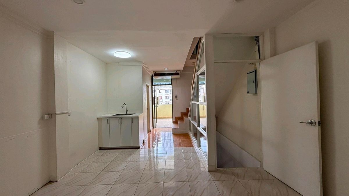 For SaleShop HouseSukhumvit, Asoke, Thonglor : Commercial Building for Sale – Ekkamai4 Floors | Fully Renovated | Land 17.2 sq.wah | THB 17 Million