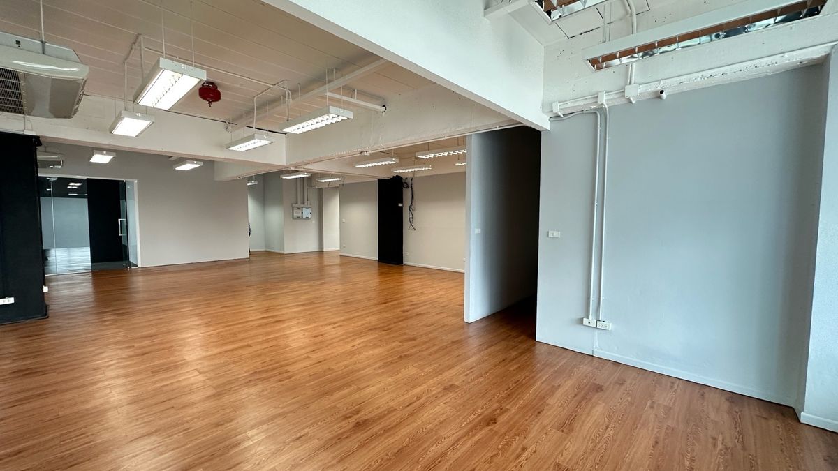 For RentOfficeSukhumvit, Asoke, Thonglor : 🏢 Office Space for Rent, 320 sq.m. in Thonglor