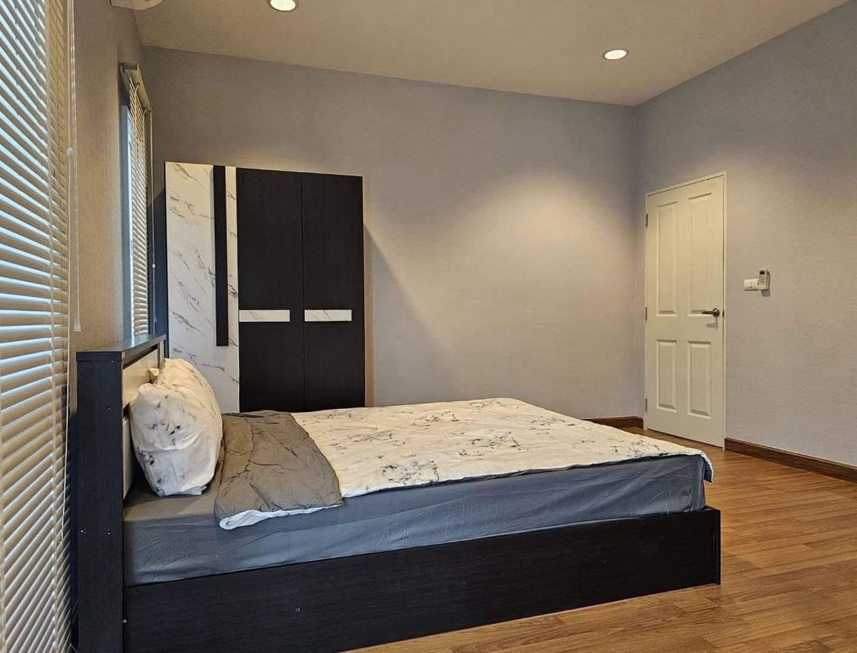 บ้านปทุมธานี รังสิต ธรรมศาสตร์ : 📢👇ขายพร้อมผู้เช่า ถึง มีนาคม 69 บ้านในสนามกอล์ฟธัญญะ ใกล้ทางขึ้น-ลงทางด่วน และถนนลำลูกกา ❌ไม่อนุญาตให้เลี้ยงสัตว์ กรณีเช่า