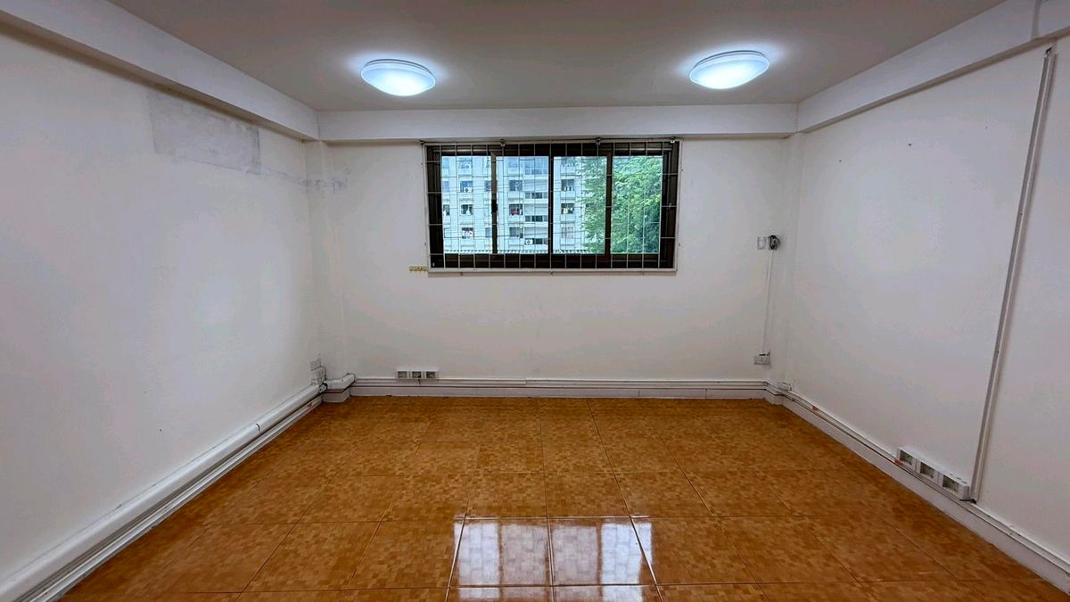 For SaleShop HouseSukhumvit, Asoke, Thonglor : Commercial Building for Sale – Ekkamai4 Floors | Fully Renovated | Land 17.2 sq.wah | THB 17 Million