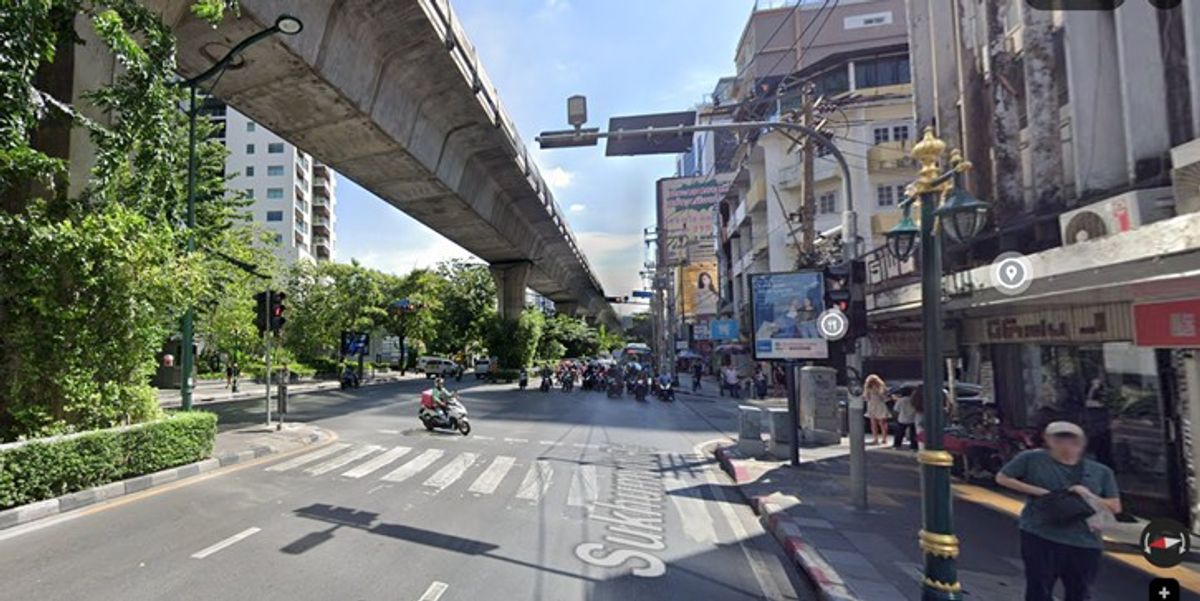 For RentShop HouseSukhumvit, Asoke, Thonglor : 6-Storey Building for Rent with Parking, location Phrom Phong ** NO CO-AGENT ** 