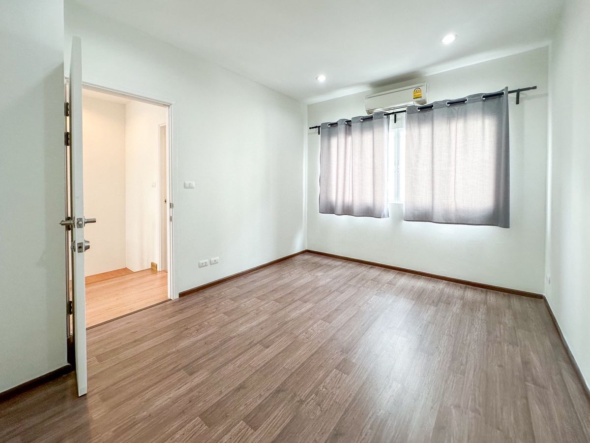 For SaleTownhomePattanakan, Srinakarin : 🏡✨ Patio Phatthanakan 38 Renovate! Beautiful built -in kitchen! There are all air conditioners! ✨🏡