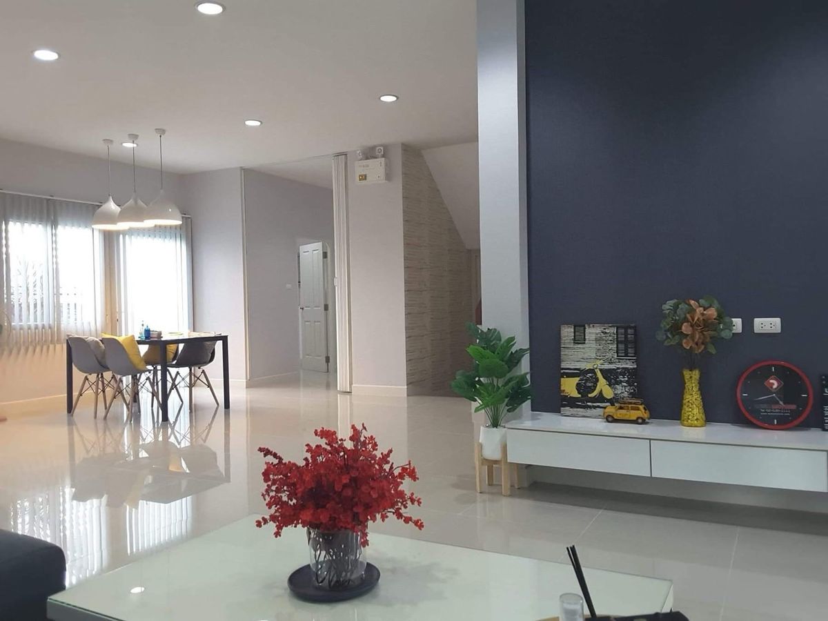 บ้านปทุมธานี รังสิต ธรรมศาสตร์ : 📢👇ขายพร้อมผู้เช่า ถึง มีนาคม 69 บ้านในสนามกอล์ฟธัญญะ ใกล้ทางขึ้น-ลงทางด่วน และถนนลำลูกกา ❌ไม่อนุญาตให้เลี้ยงสัตว์ กรณีเช่า