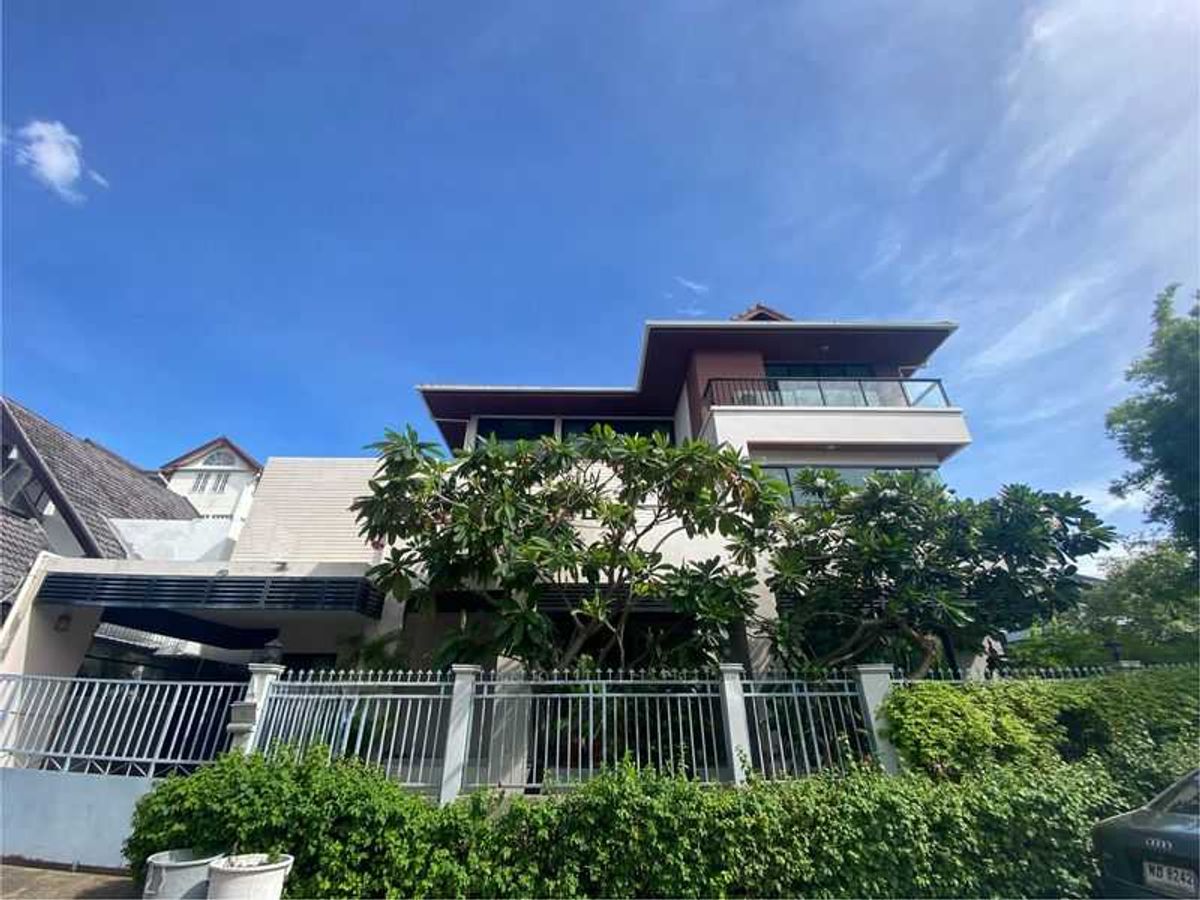 For RentHouseSukhumvit, Asoke, Thonglor : LTHC13045 - House for Rent (House for Rent) In Phromphong (Phrom Phong) Size 390 SQM. 4 BED 5 Bath Only 90K/Month