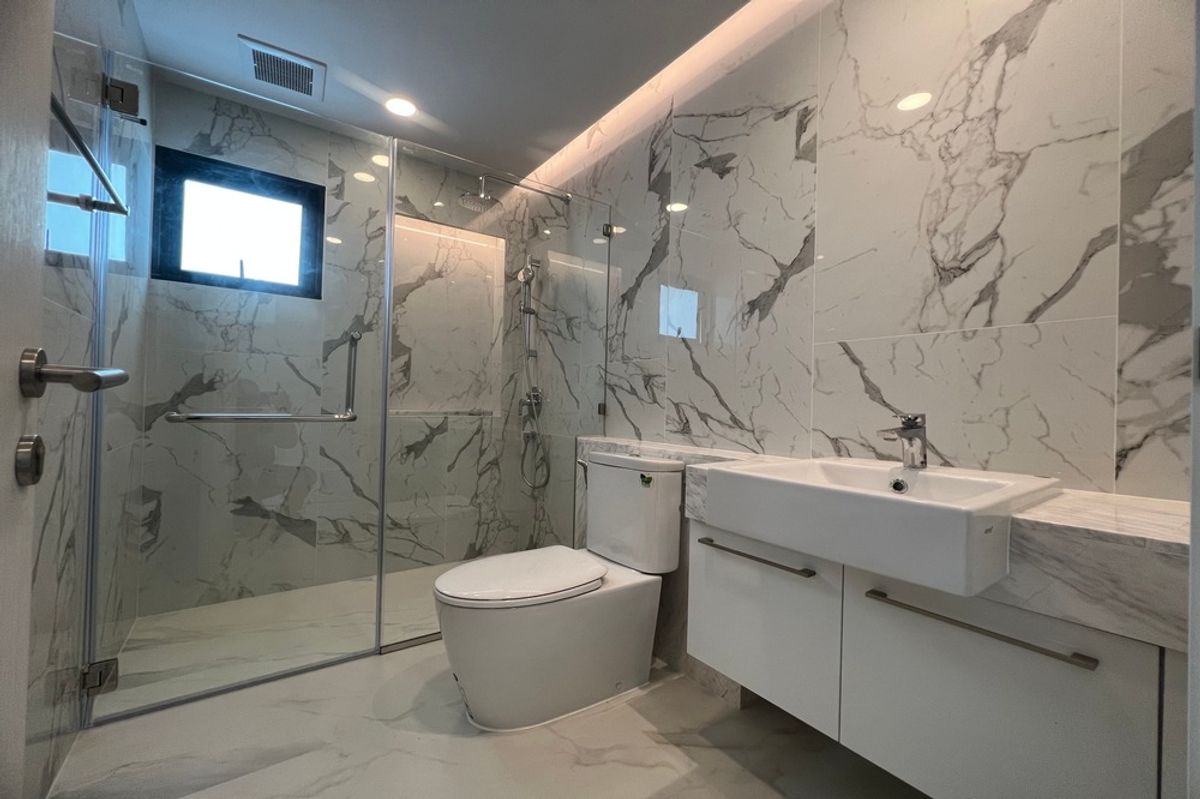 For SaleCondoWongwianyai, Charoennakor : 🔥 For Sale !!🔥 Code C20221206498..........Supalai Premier Charoen Nakhon, 2 bedroom, 2 bathroom, high floor 21++, Parlty Furnished, Special Deal!!📣📣