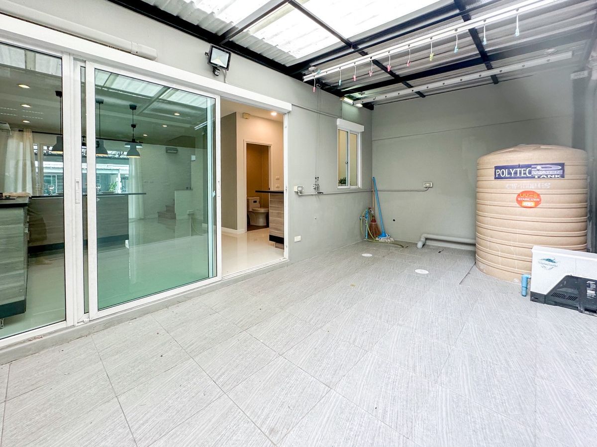 For SaleTownhomePattanakan, Srinakarin : 🏡✨ Patio Phatthanakan 38 Renovate! Beautiful built -in kitchen! There are all air conditioners! ✨🏡