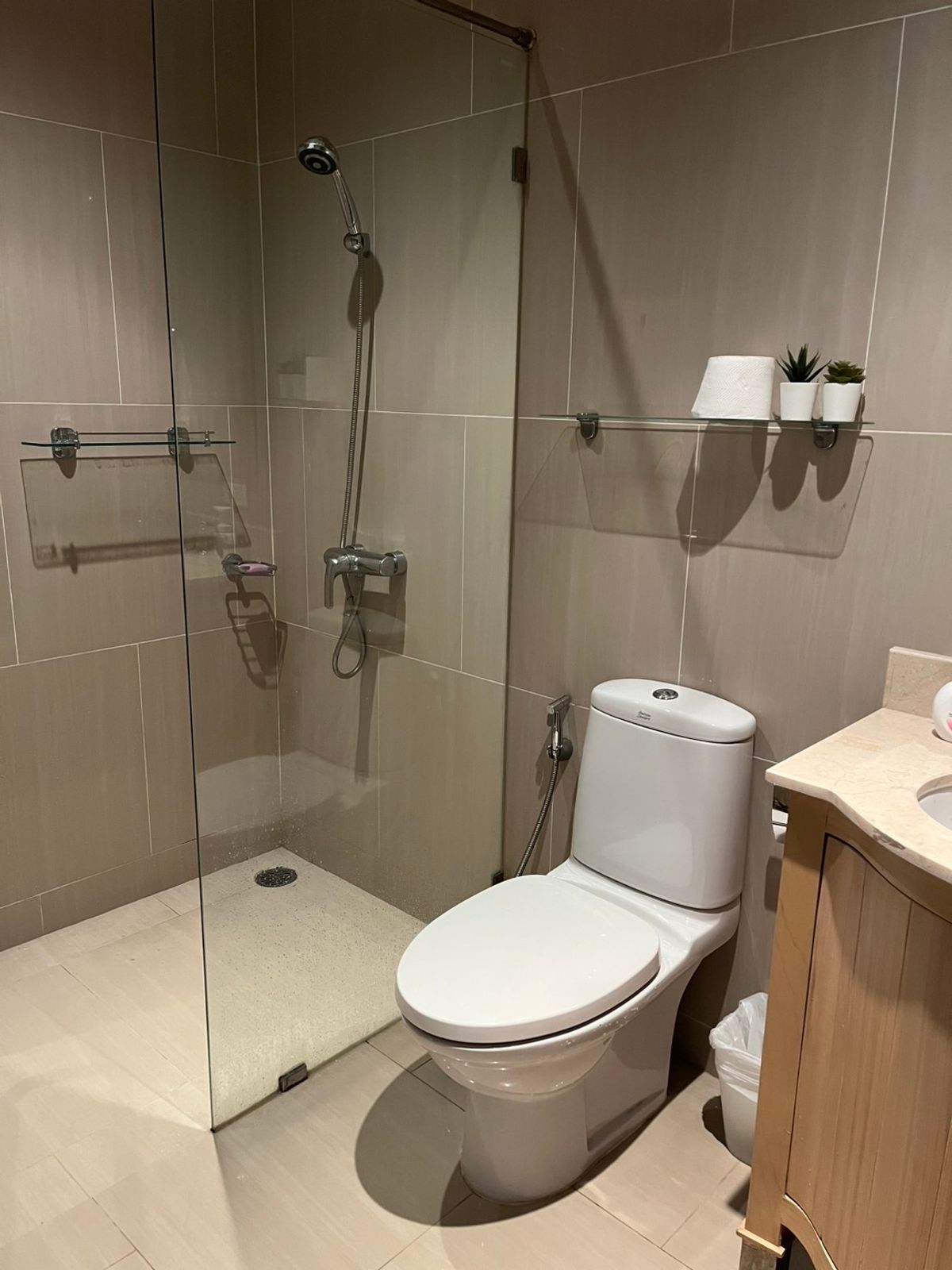 For SaleCondoSathorn, Narathiwat : The Empire Place / Beautiful room, high floor, open view, never rented / 3 bedrooms, 3 bathrooms, 130 sq m. Call 0937890899