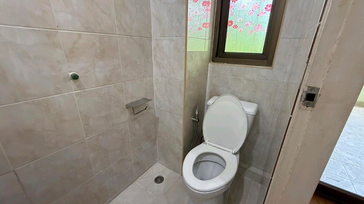 For SaleShop HouseSukhumvit, Asoke, Thonglor : Commercial Building for Sale – Ekkamai4 Floors | Fully Renovated | Land 17.2 sq.wah | THB 17 Million