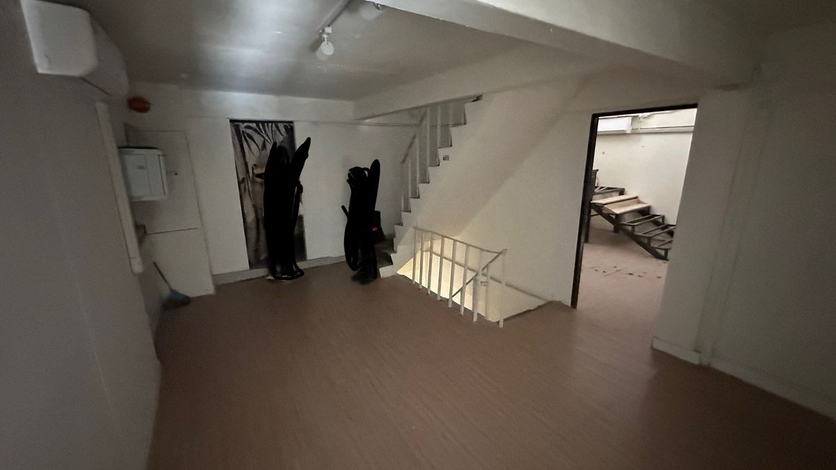 ให้เช่าร้านค้า/ตลาดนัดสุขุมวิท อโศก ทองหล่อ : 🏢 ให้เช่าพื้นที่ 2 ชั้น ทำเลเอกมัย พื้นที่ใช้สอยรวม: 216 ตร.ม.เหมาะสำหรับทำ ร้านเสริมสวย | ร้านอาหาร | คลินิก | สปา