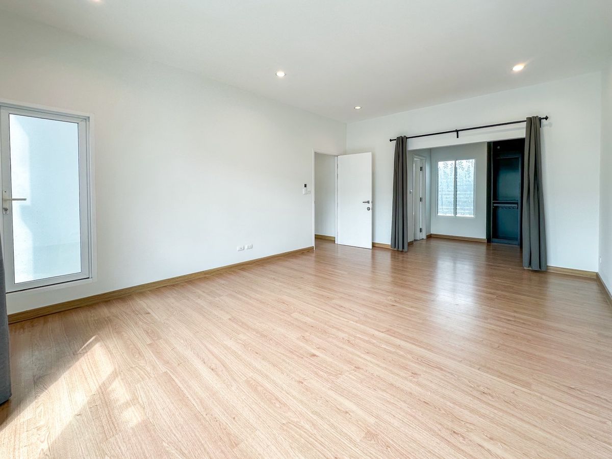 For SaleTownhomePattanakan, Srinakarin : 🏡✨ Patio Phatthanakan 38 Renovate! Beautiful built -in kitchen! There are all air conditioners! ✨🏡